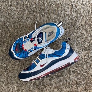 Nice Nike air max vintage, and the soles are a bit hard